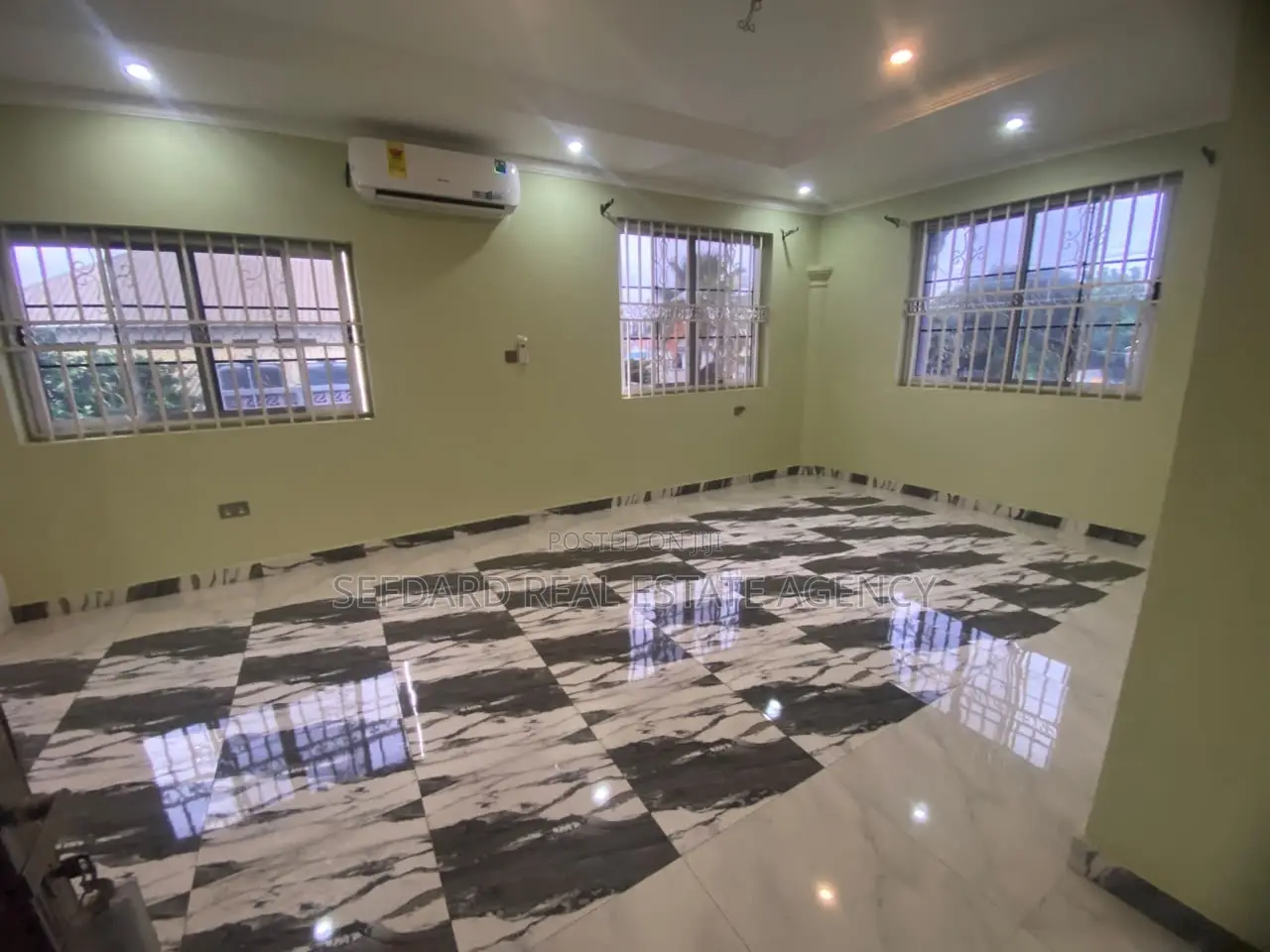 5bdrm House in Sefdard Properties, Haatso for sale