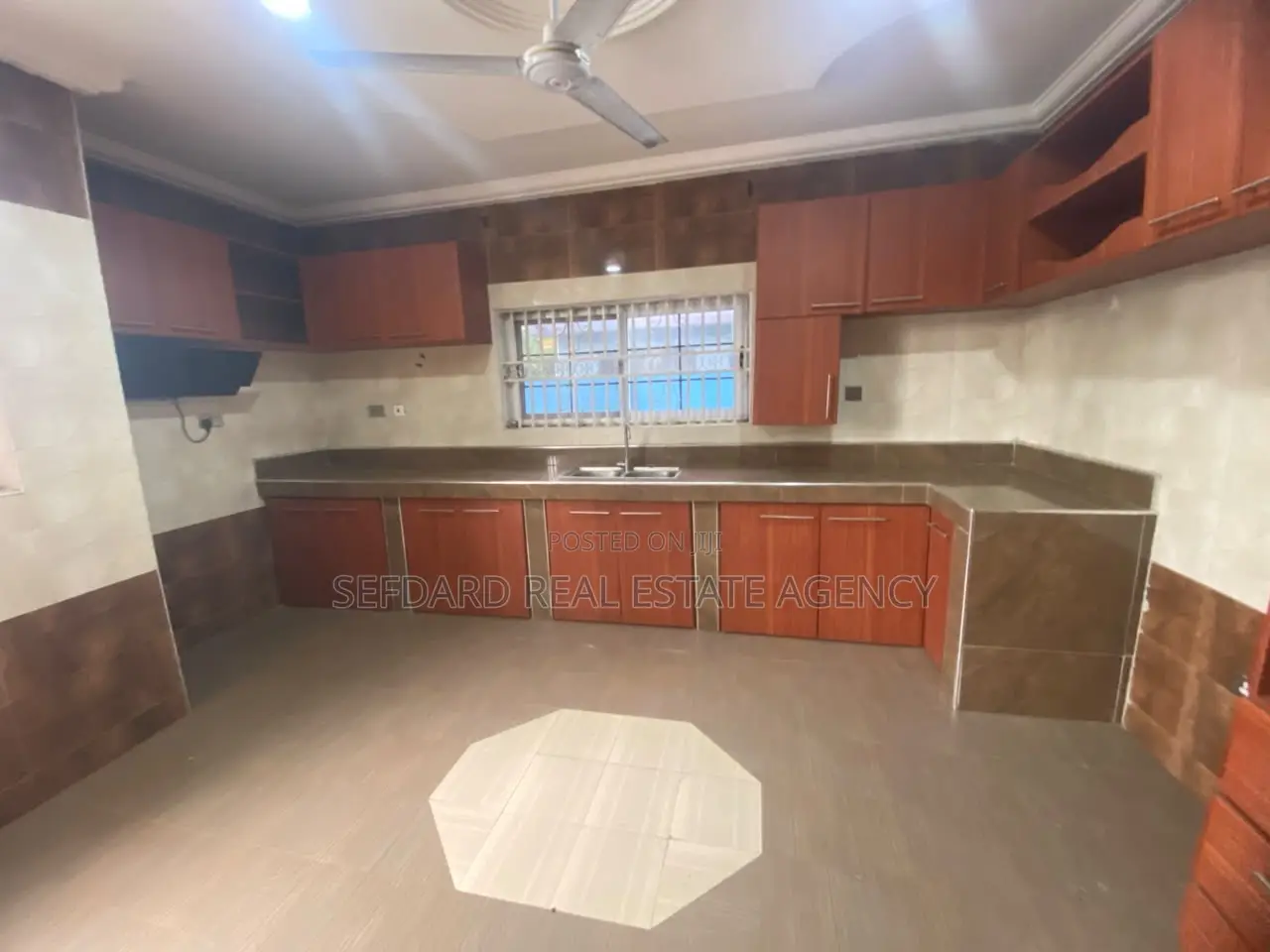 5bdrm House in Sefdard Properties, Haatso for sale