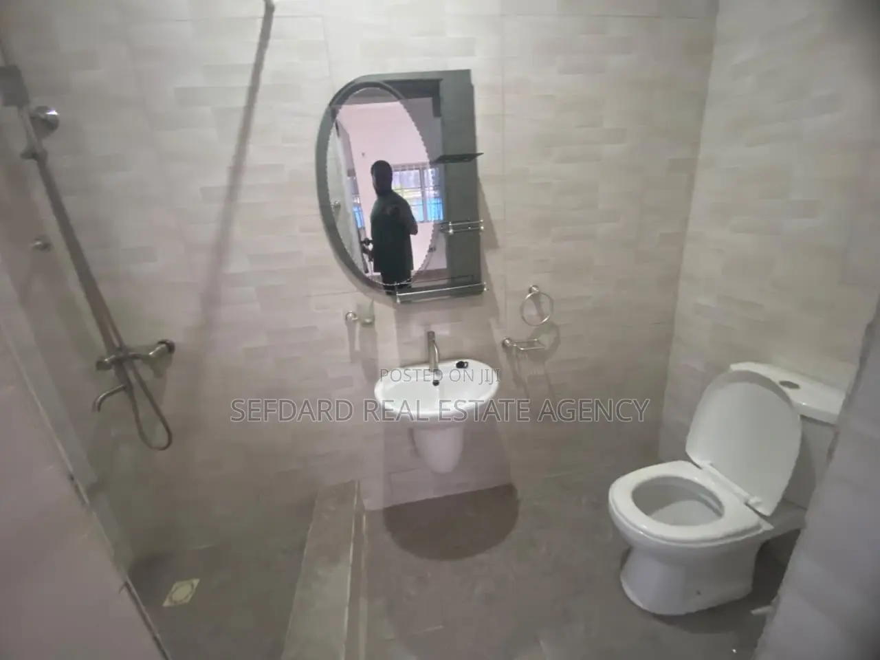 5bdrm House in Sefdard Properties, Haatso for sale