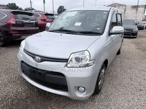 Toyota Sienta 2013 Silver