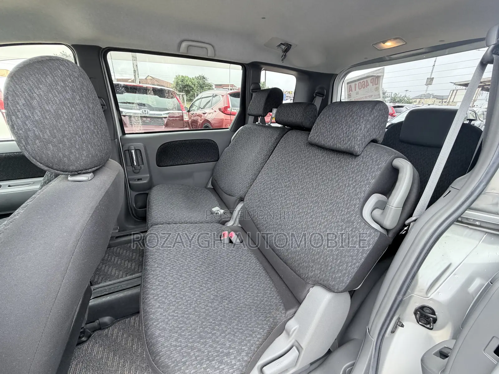 Toyota Sienta 2013 Silver