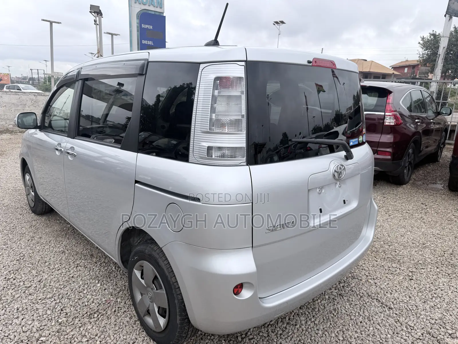 Toyota Sienta 2013 Silver