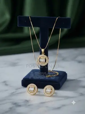 Exquisite Necklace With Earrings