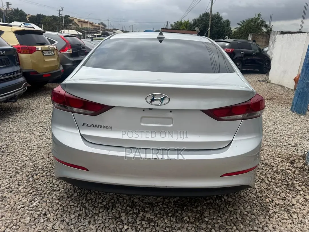 Hyundai Elantra 2017 Silver