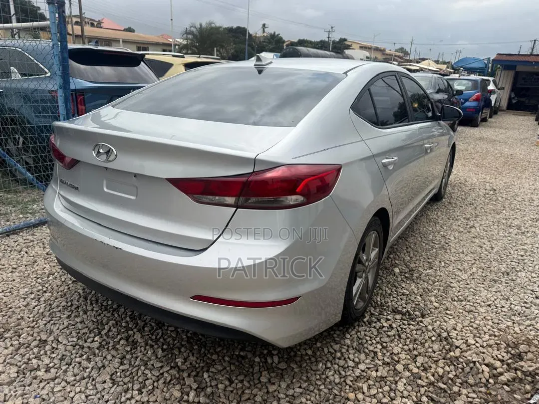 Hyundai Elantra 2017 Silver