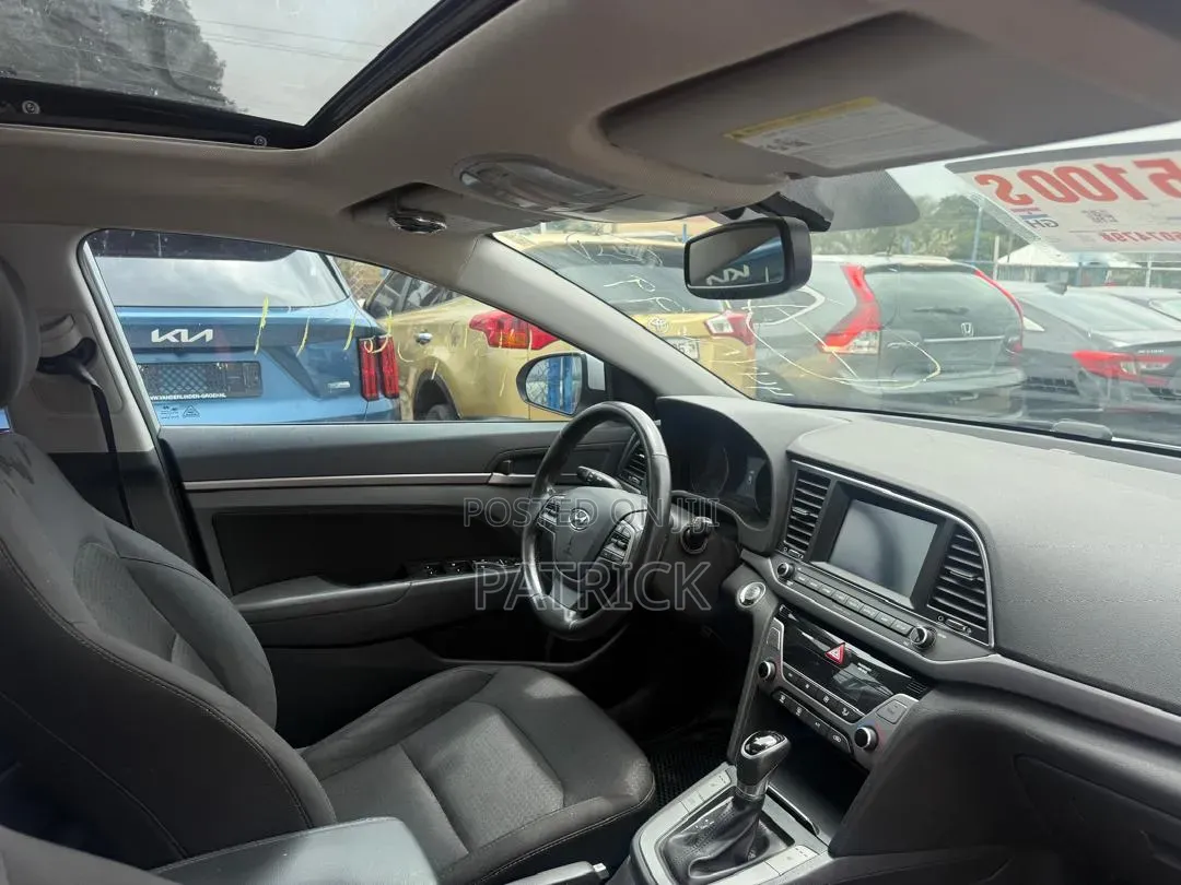 Hyundai Elantra 2017 Silver