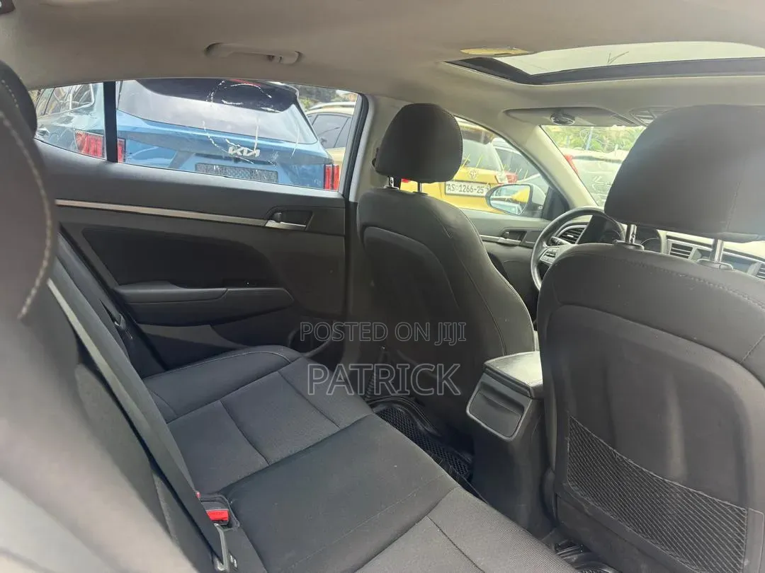 Hyundai Elantra 2017 Silver