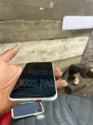 Apple iPhone XR 64 GB White