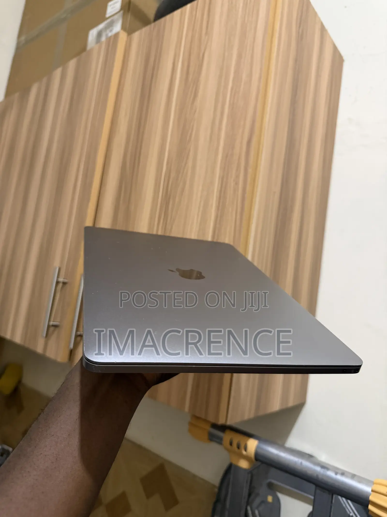 Laptop Apple MacBook Pro 2022 M2 8GB Apple M2 SSD 512GB