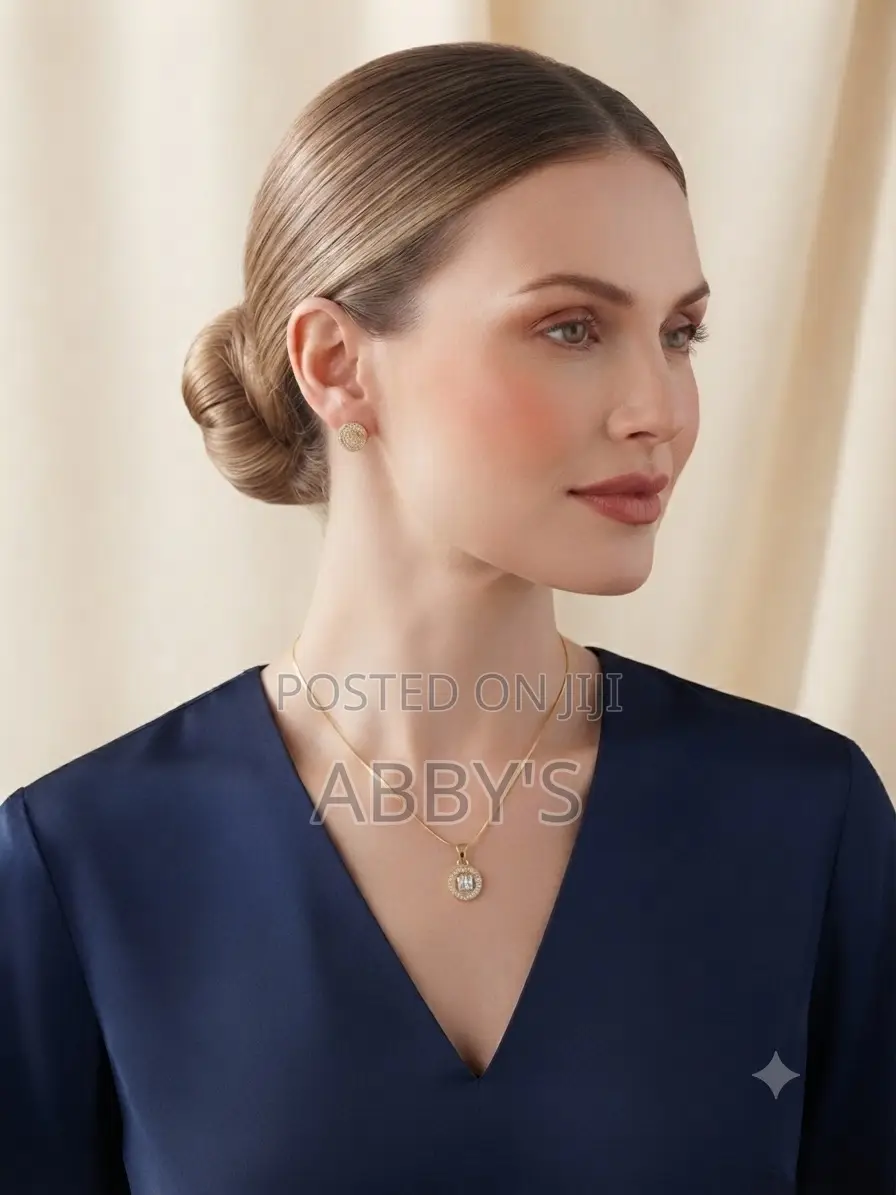 Exquisite Necklace With Earrings