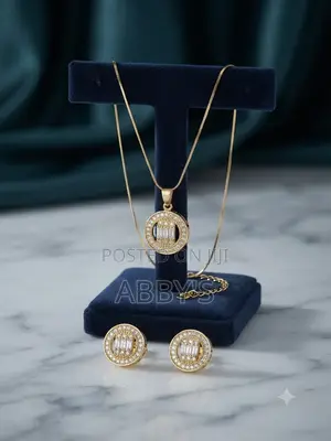 Exquisite Necklace With Earrings