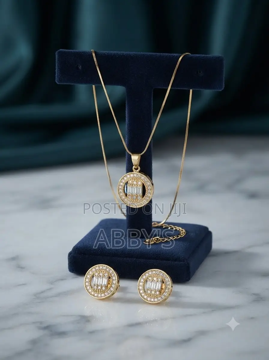 Exquisite Necklace With Earrings