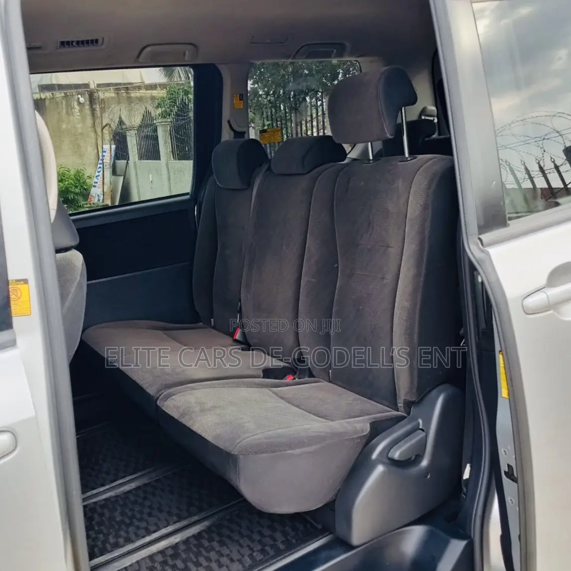 Toyota Voxy X 2WD 8-Seater 2012 Silver