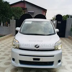 Toyota Voxy X 2WD 8-Seater 2012 Silver