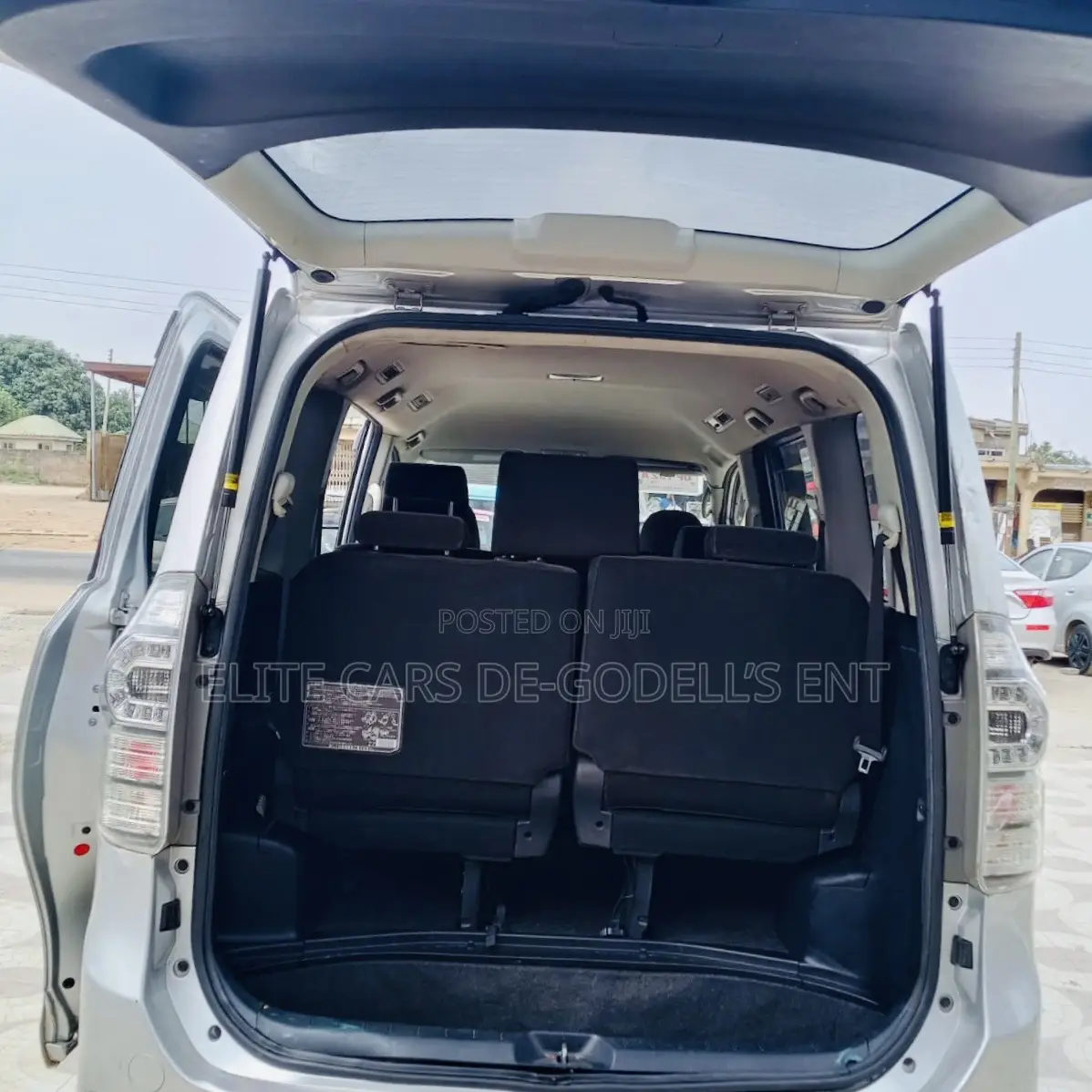 Toyota Voxy X 2WD 8-Seater 2012 Silver