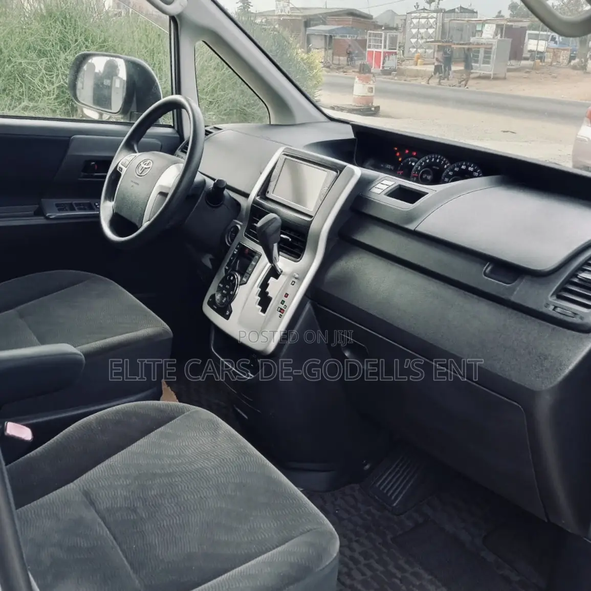 Toyota Voxy X 2WD 8-Seater 2012 Silver