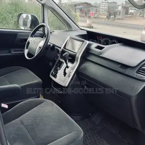 Toyota Voxy X 2WD 8-Seater 2012 Silver