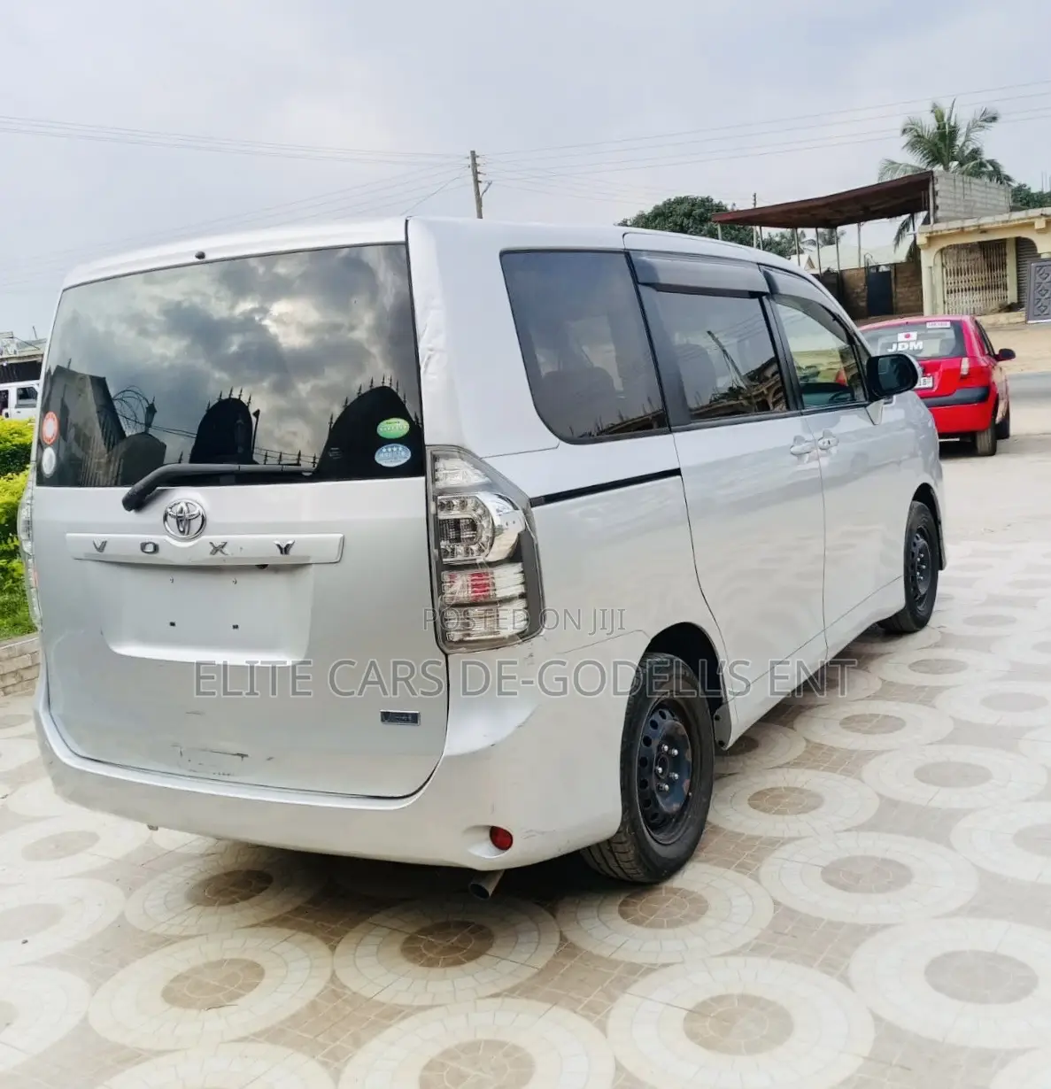 Toyota Voxy X 2WD 8-Seater 2012 Silver
