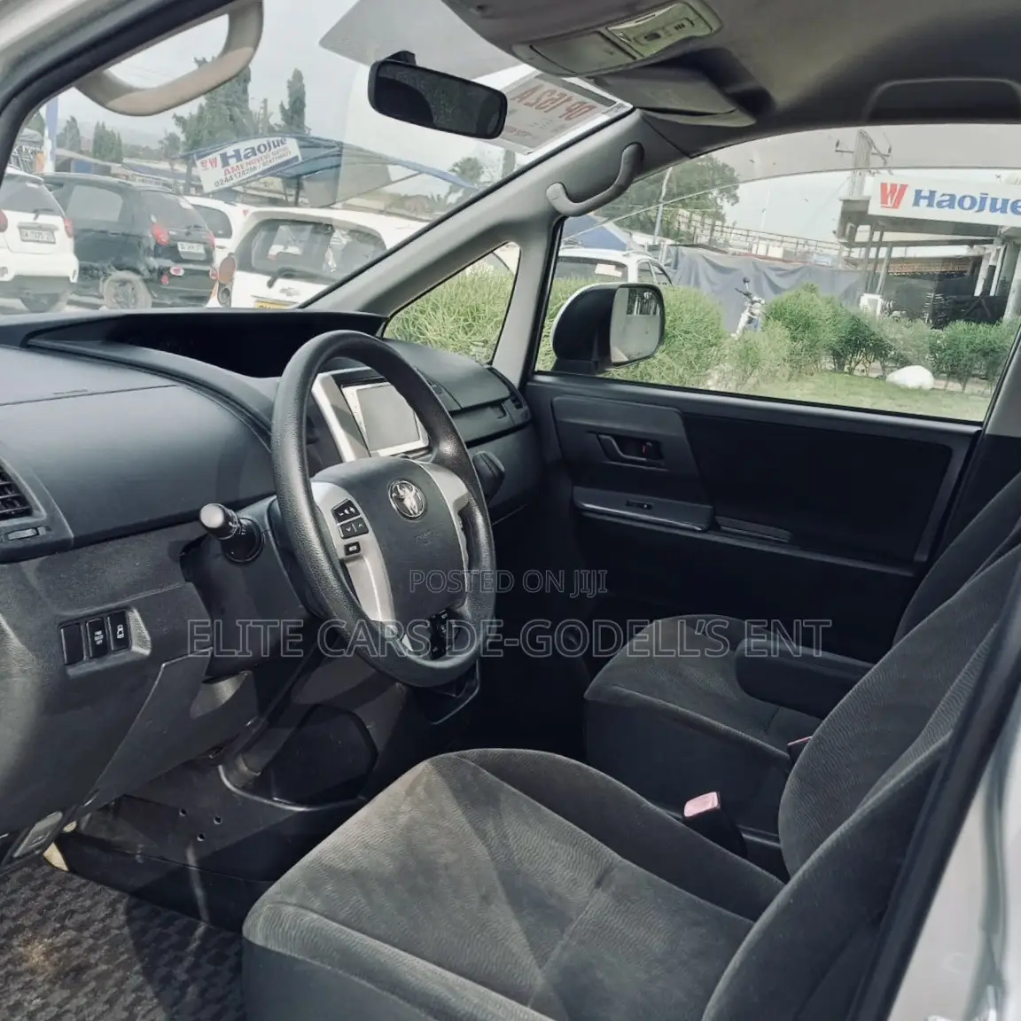 Toyota Voxy X 2WD 8-Seater 2012 Silver