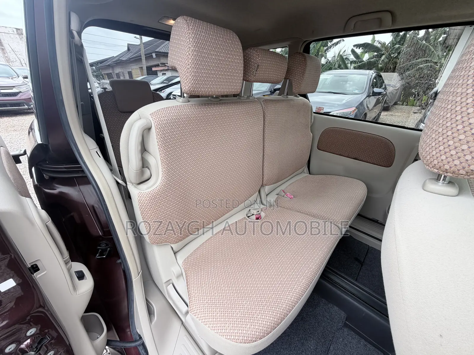 Toyota Sienta 2012 Brown