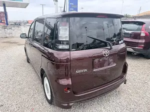 Toyota Sienta 2012 Brown