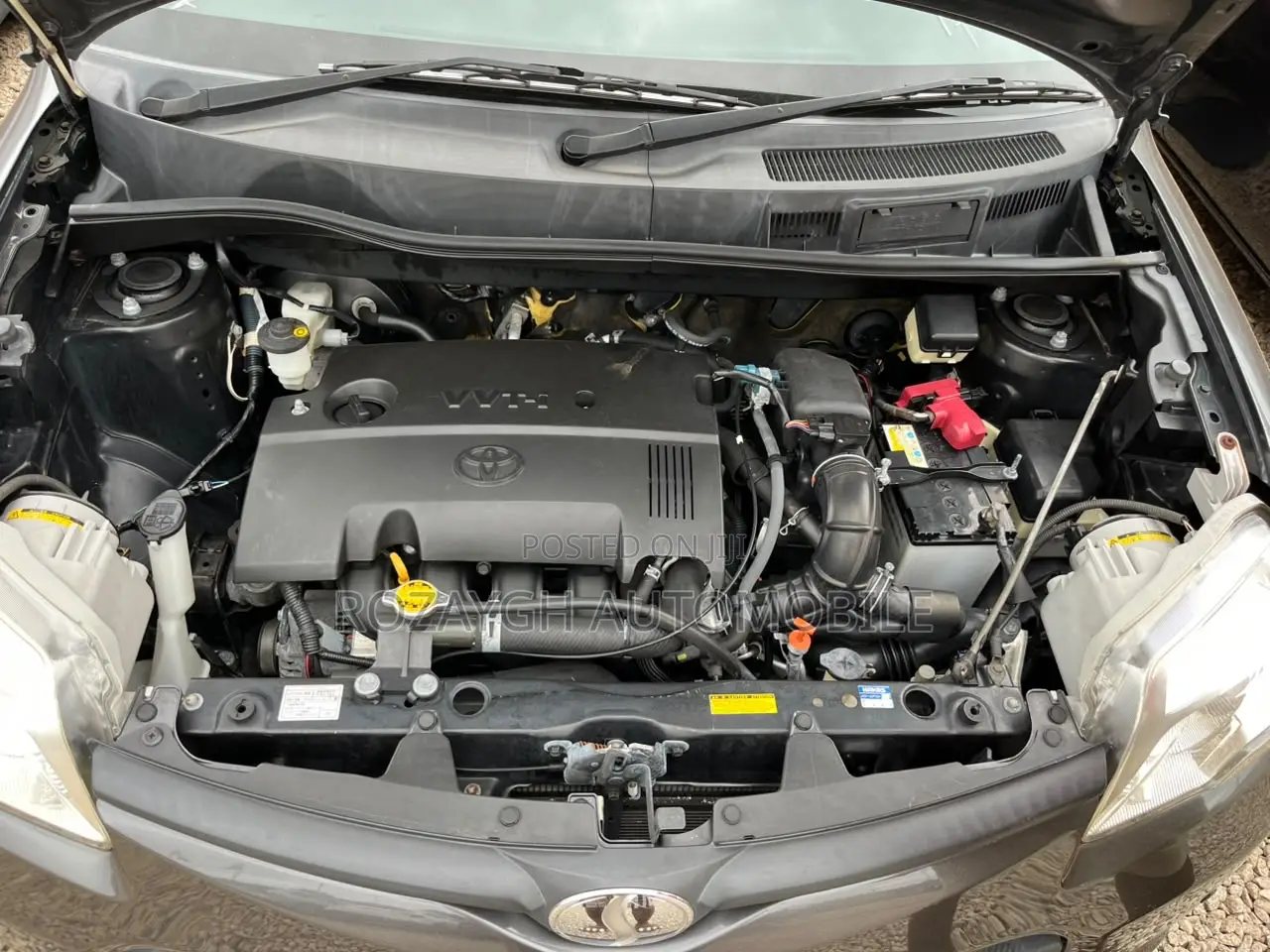 Toyota Sienta 2012 Gray