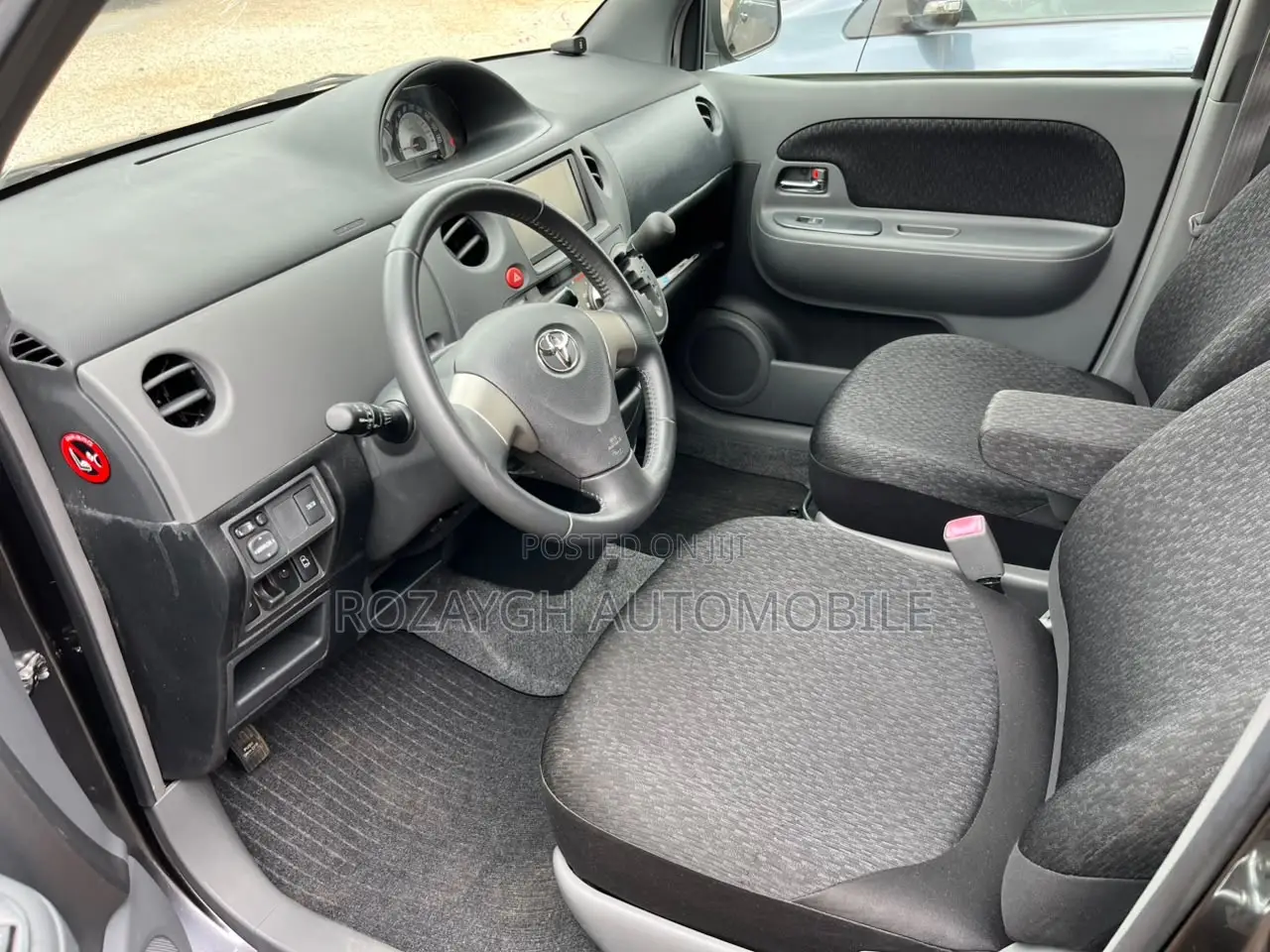 Toyota Sienta 2012 Gray
