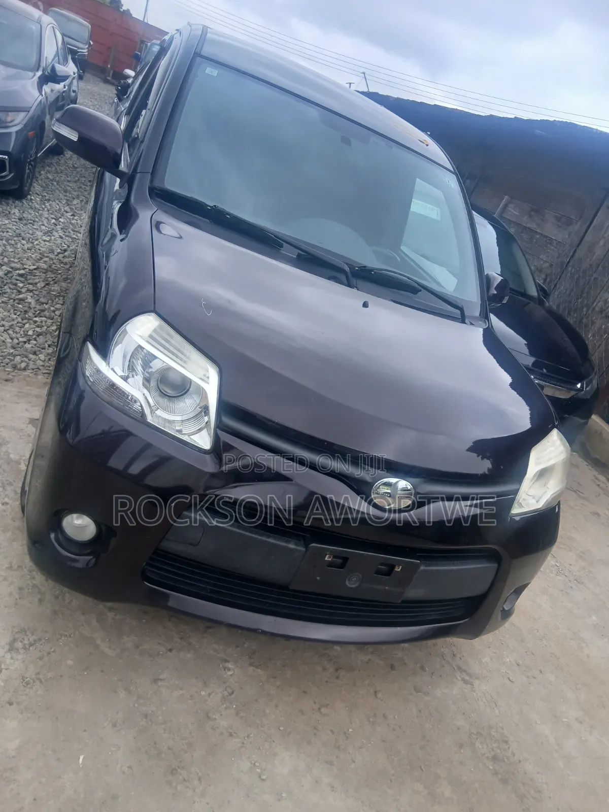 Toyota Sienta 2013 Brown