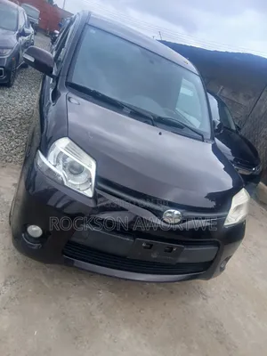 Toyota Sienta 2013 Brown