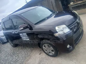 Toyota Sienta 2013 Brown