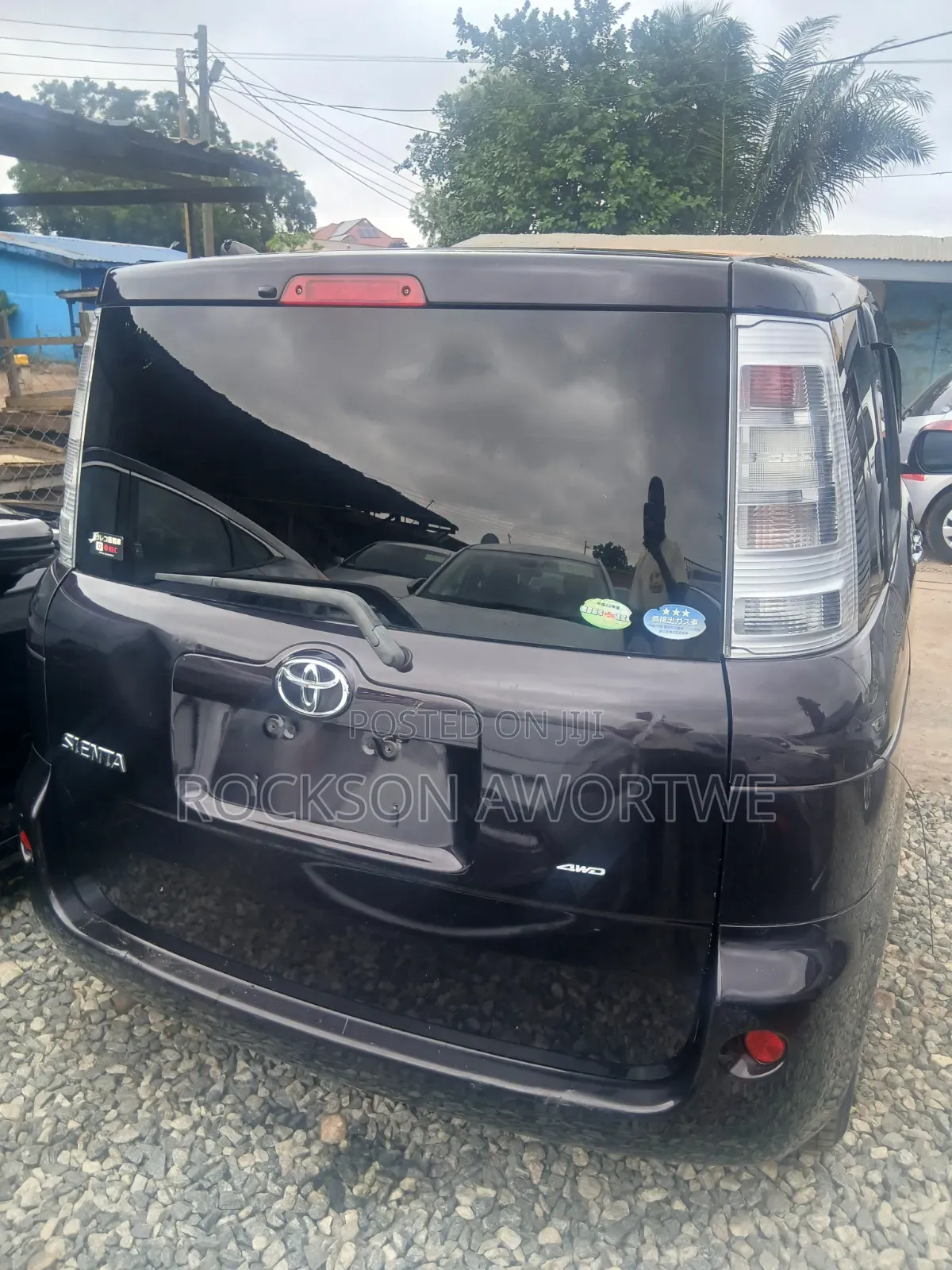 Toyota Sienta 2013 Brown