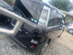 Toyota Sienta 2013 Brown