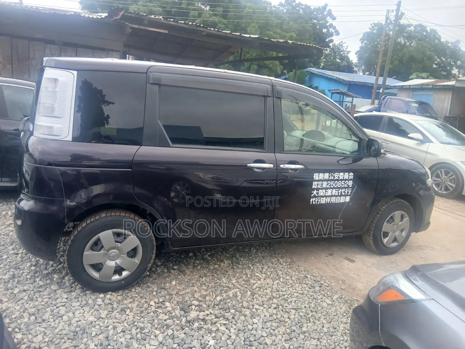 Toyota Sienta 2013 Brown