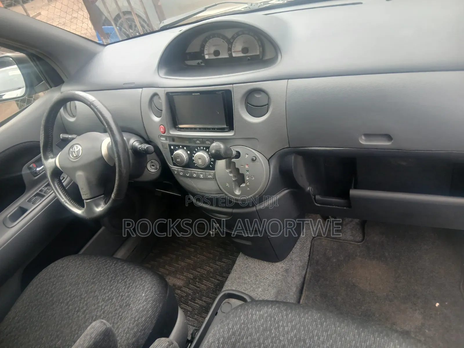 Toyota Sienta 2013 Brown