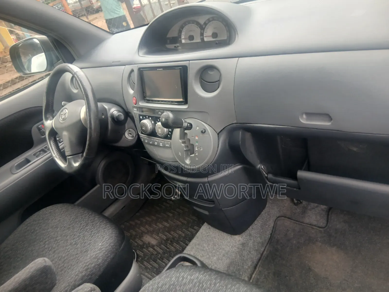 Toyota Sienta 2013 Brown