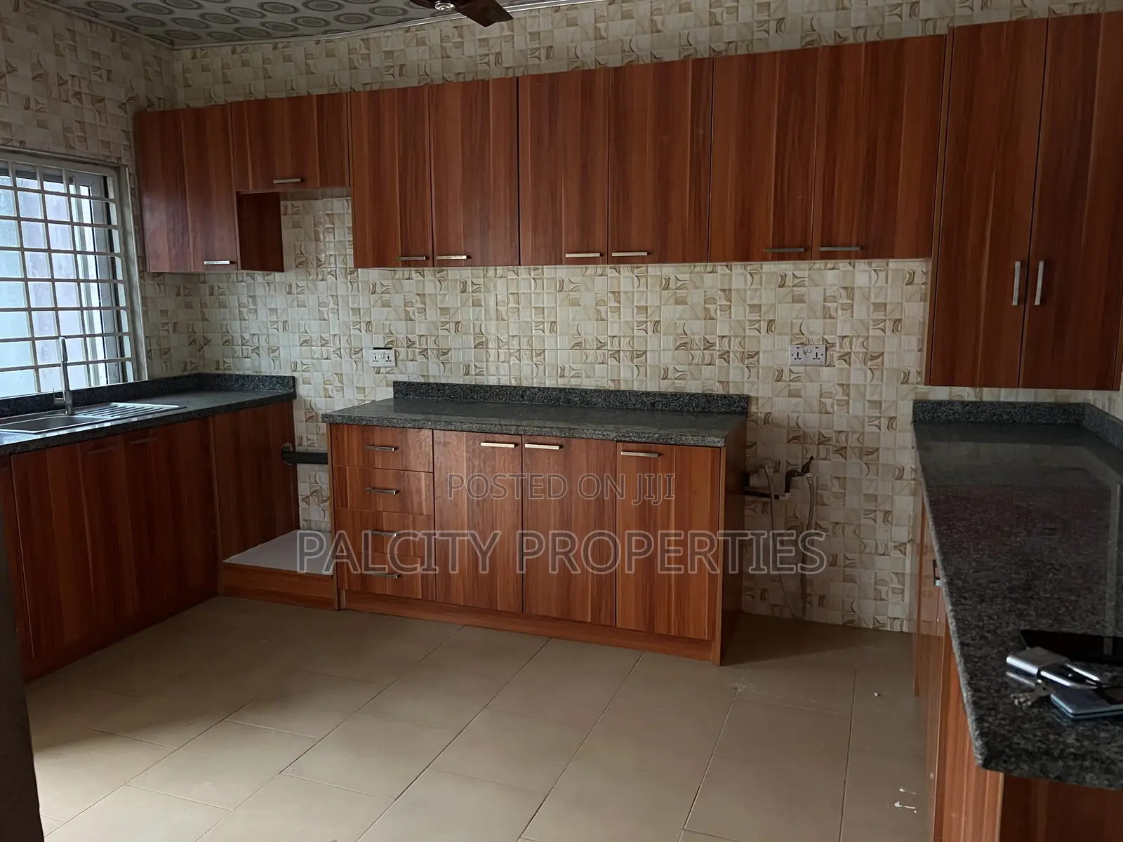 5bdrm House in Atonsu Palcity, Kumasi Metropolitan for rent
