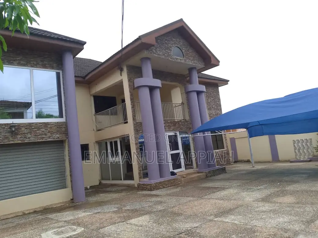 6bdrm House in Gbawe Bluecross for rent