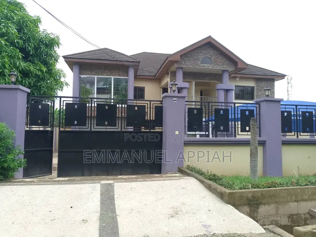 6bdrm House in Gbawe Bluecross for rent