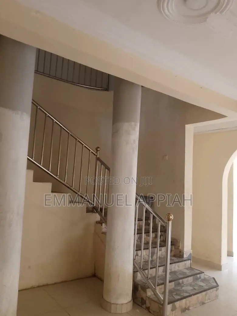 6bdrm House in Gbawe Bluecross for rent