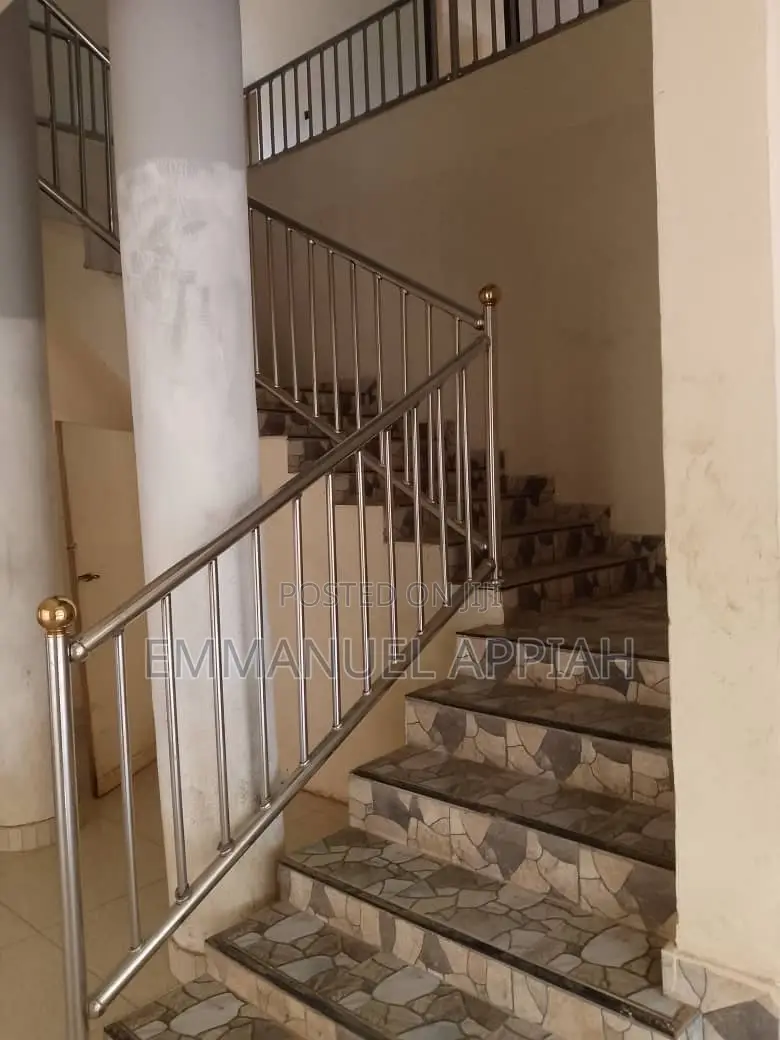 6bdrm House in Gbawe Bluecross for rent