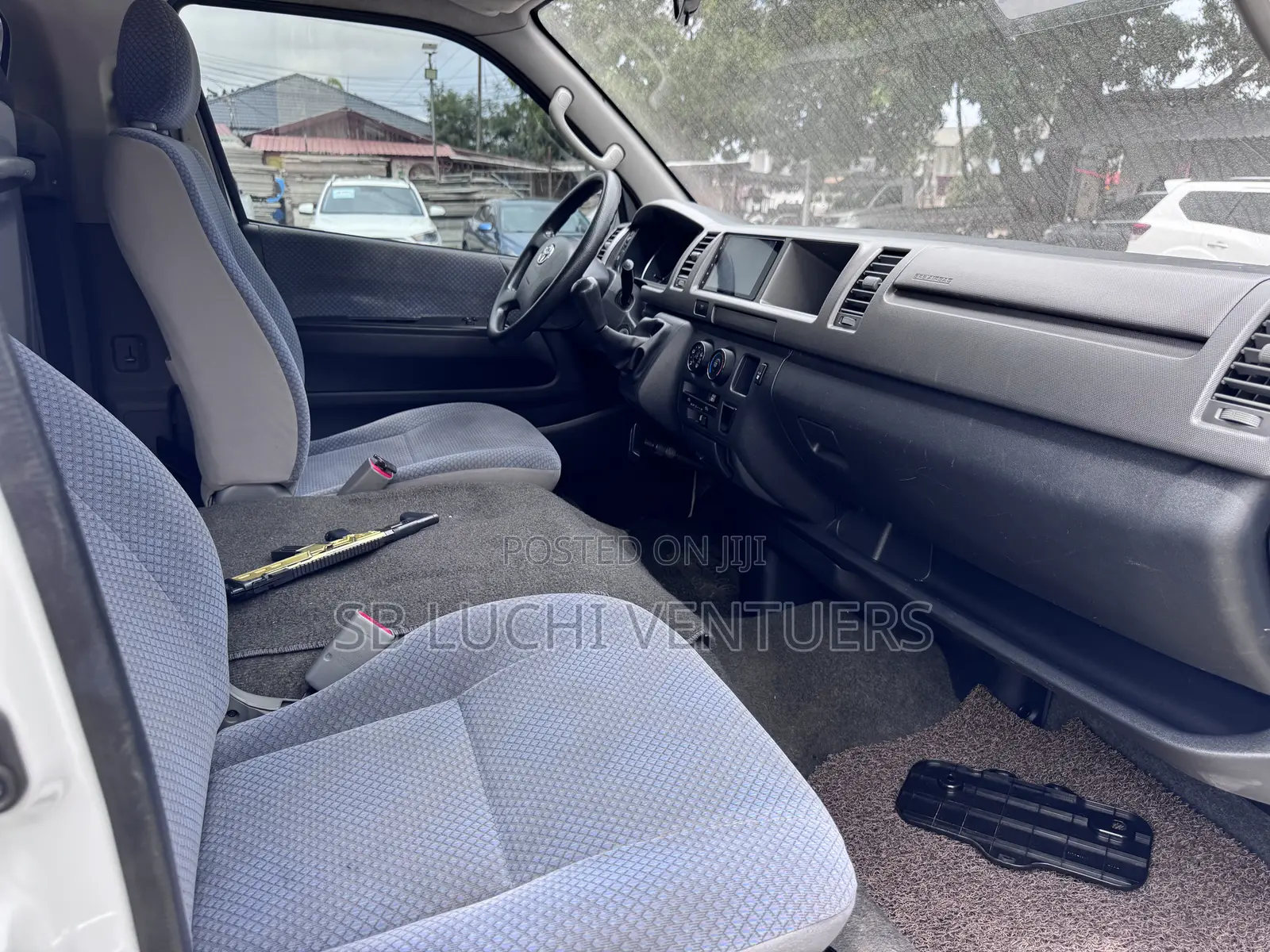Toyota Grand HiAce 2002 White