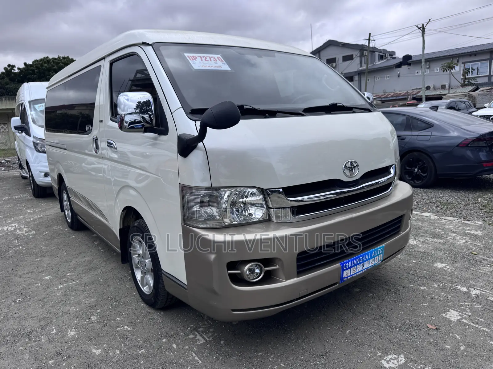 Toyota Grand HiAce 2002 White