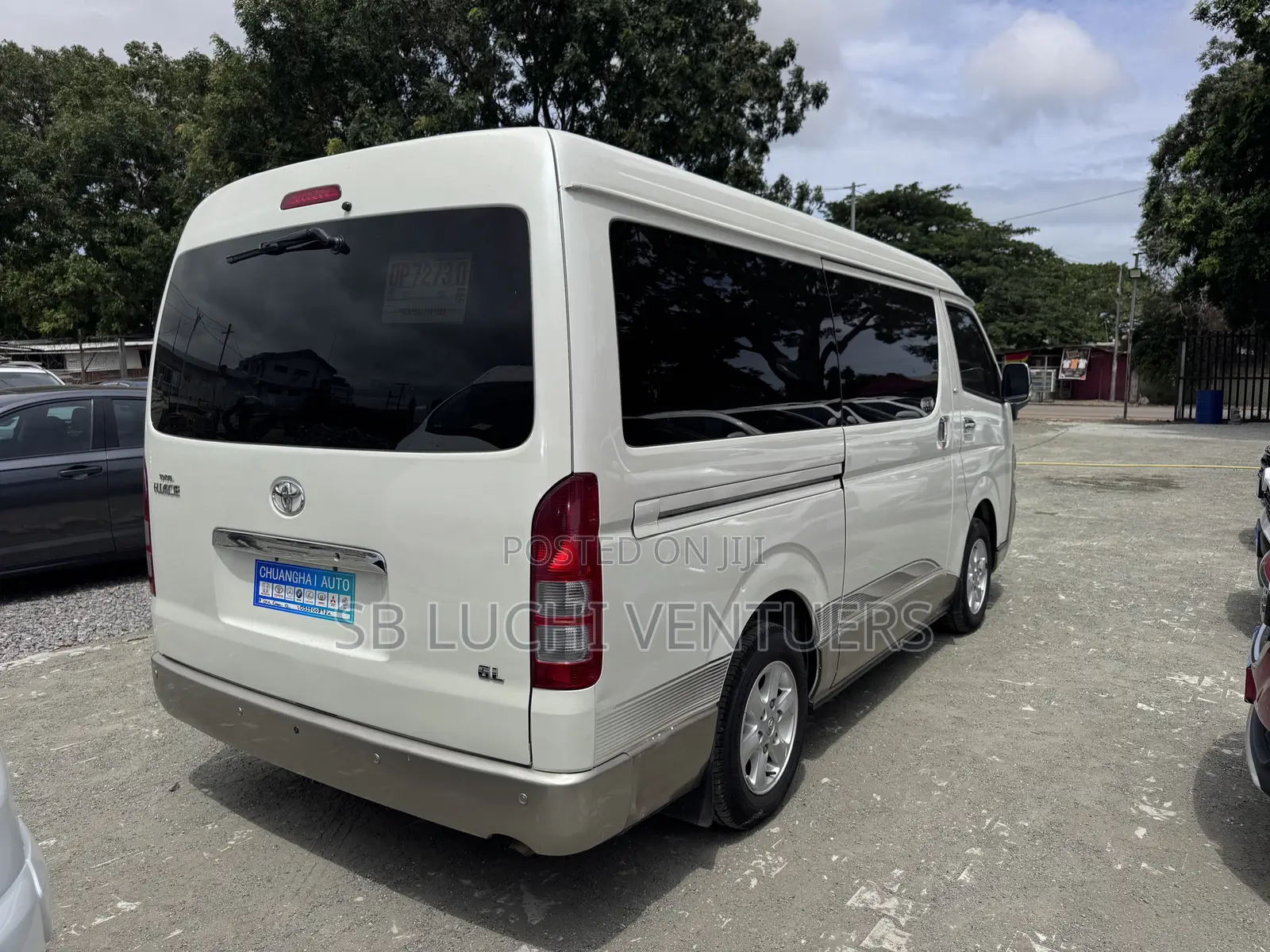 Toyota Grand HiAce 2002 White