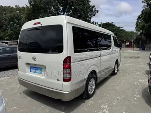 Toyota Grand HiAce 2002 White