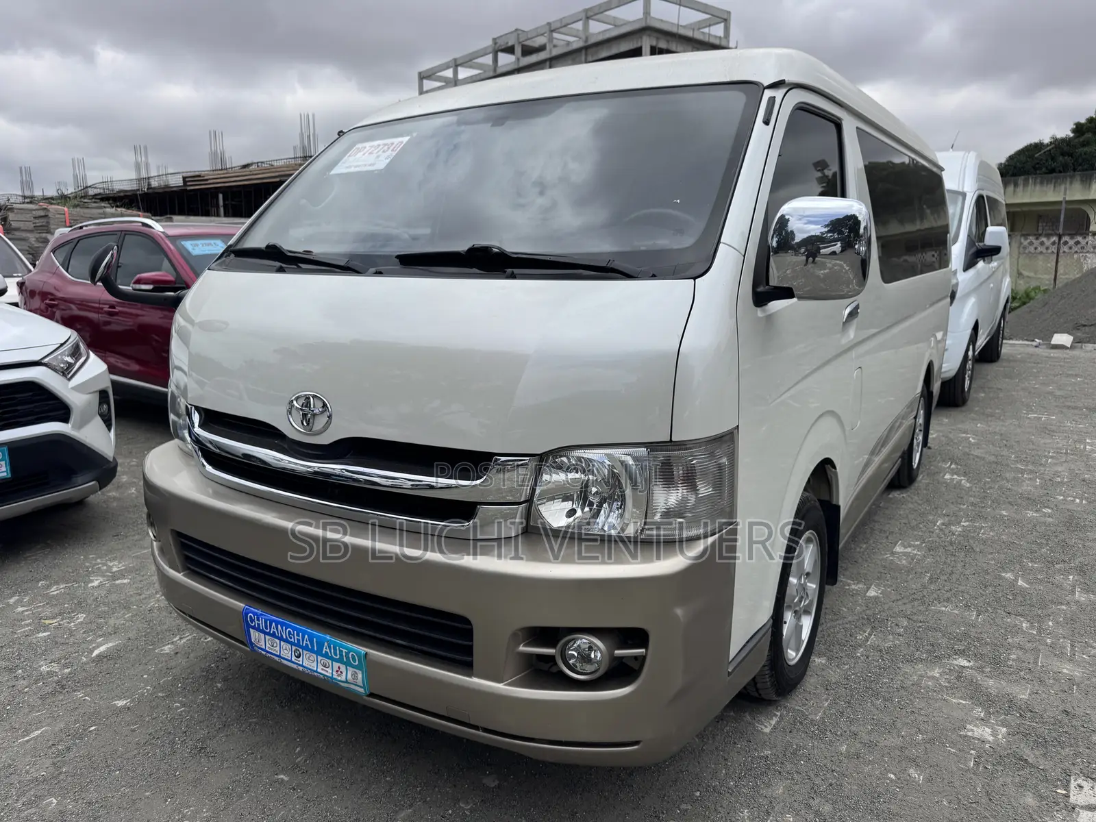 Toyota Grand HiAce 2002 White