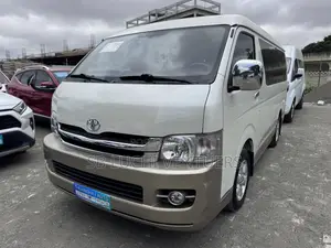 Toyota Grand HiAce 2002 White