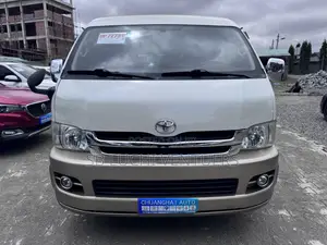 Toyota Grand HiAce 2002 White