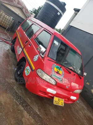 Hyundai H-100 2004 Red