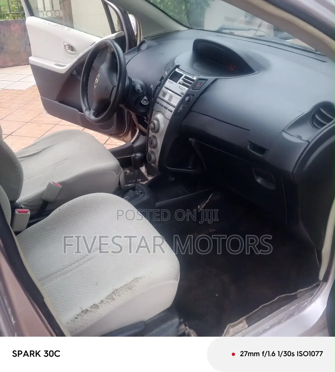 Toyota Vitz 2015 Silver