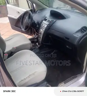 Toyota Vitz 2015 Silver